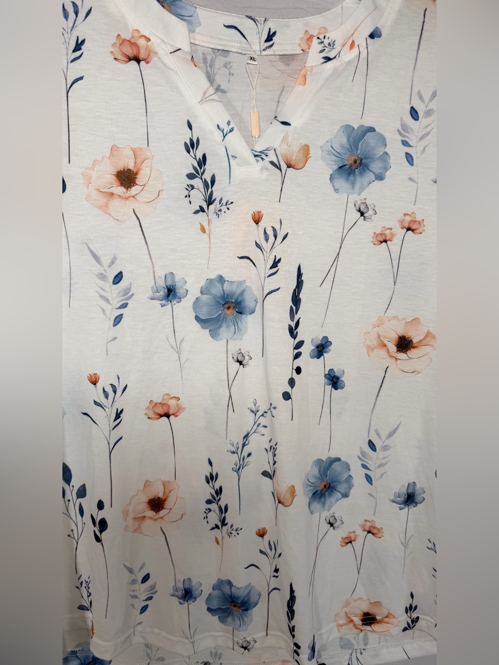 👚 4 for $15! Women’s Floral Short-Sleeve V-Neck White with Blue & Peach Blooms - Picture 2 of 7